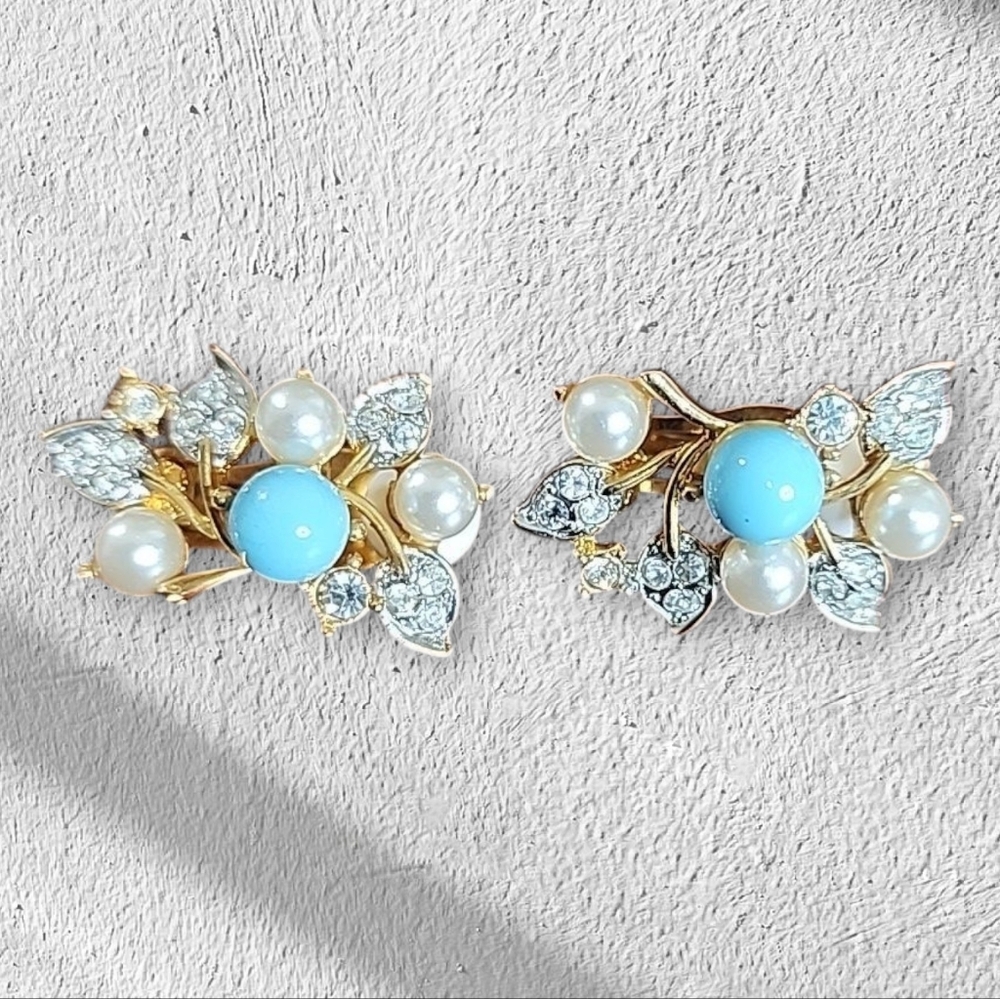 Ivana Trump Pearl and diamond gold tone clip on earrings